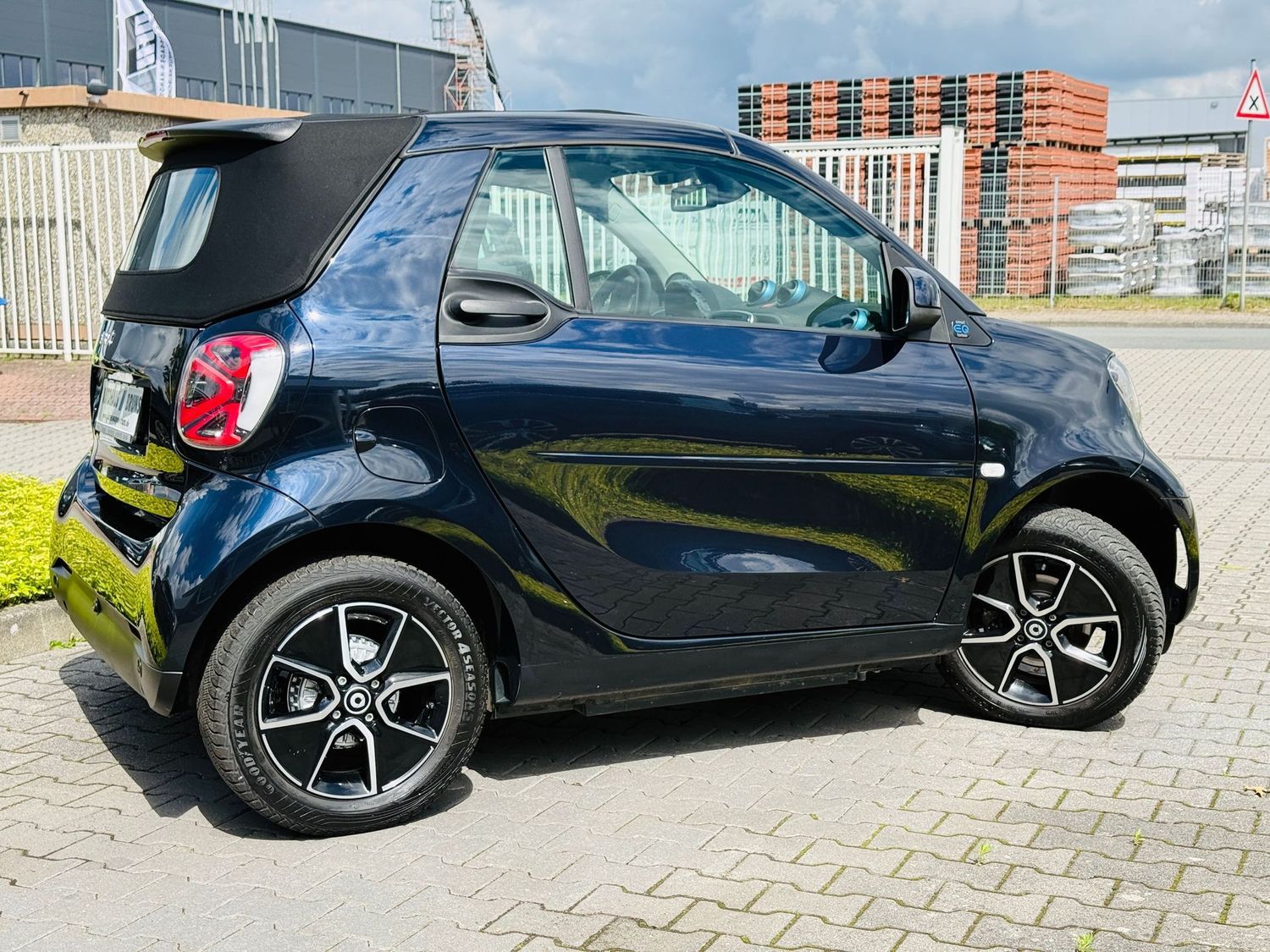 Fahrzeugabbildung Smart forTwo EQ CABRIO EXCLUSIVE, LED, PTS, RFK, W-Pak