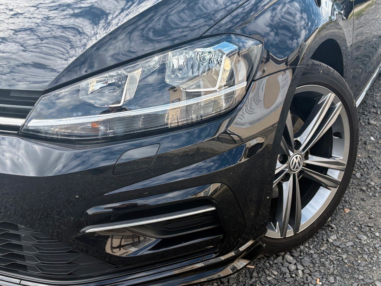 Fahrzeugabbildung Volkswagen Golf VII 1.5 TSI ACT DSG Sound Navi R-LINE ACC