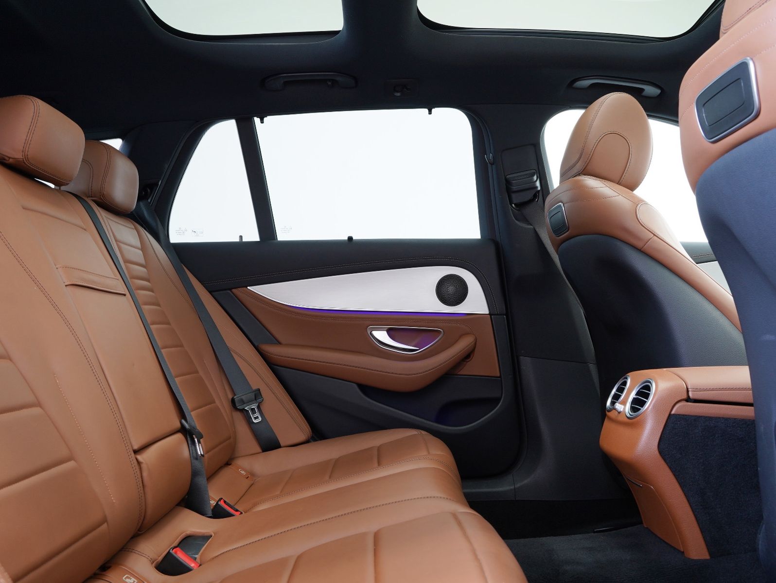 Fahrzeugabbildung Mercedes-Benz E 300 de T 4Matic AMG Line DISTRONIC/PANORAMA