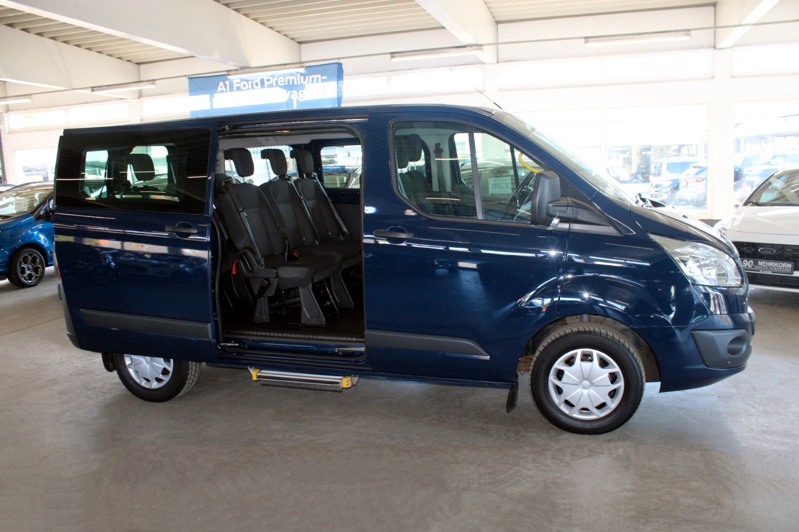 Fahrzeugabbildung Ford Transit Custom Kombi TREND 9-Si Doppelklima AHK