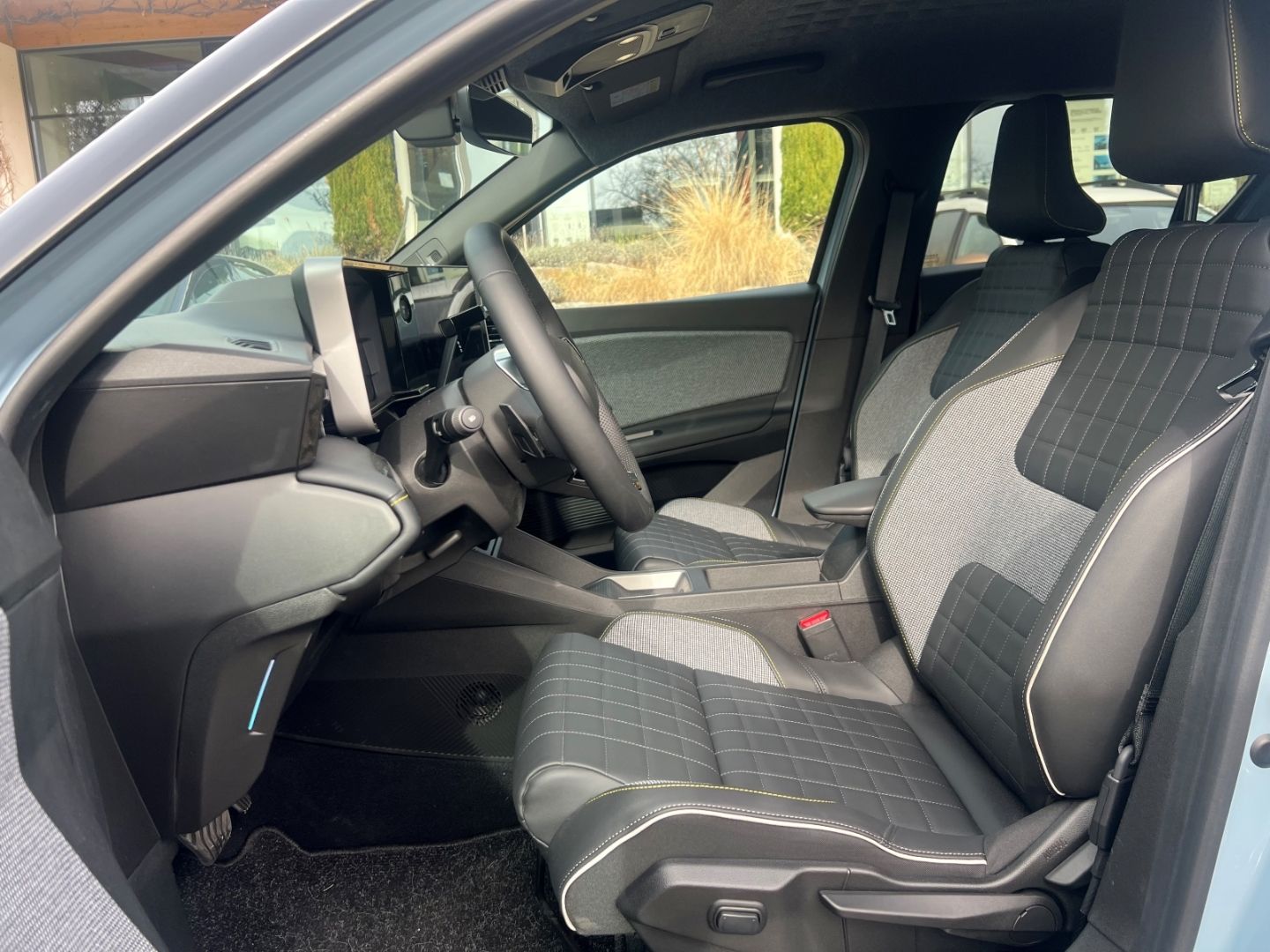 Fahrzeugabbildung Renault 4 Electric 150 Comfort Range Iconic 400 km Reich