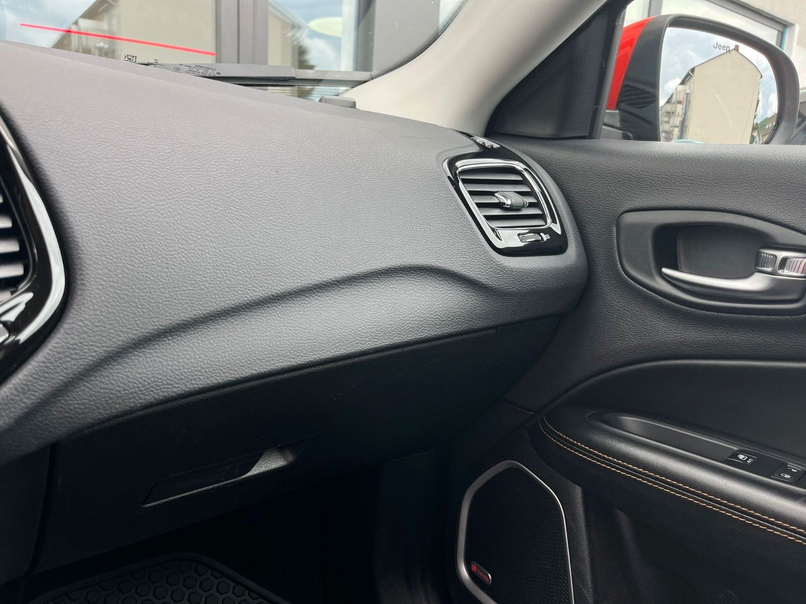 Fahrzeugabbildung Jeep Compass Limited FWD