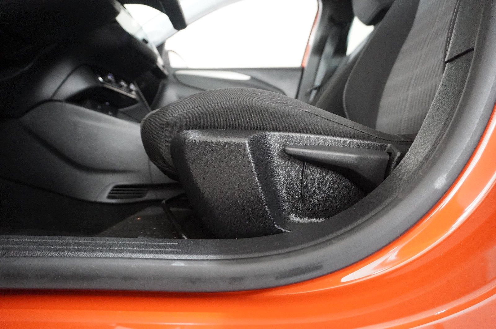 Fahrzeugabbildung Opel Corsa-e F EDITION 3-PHASIG NAVI/VIRT./SPORT/DAB+