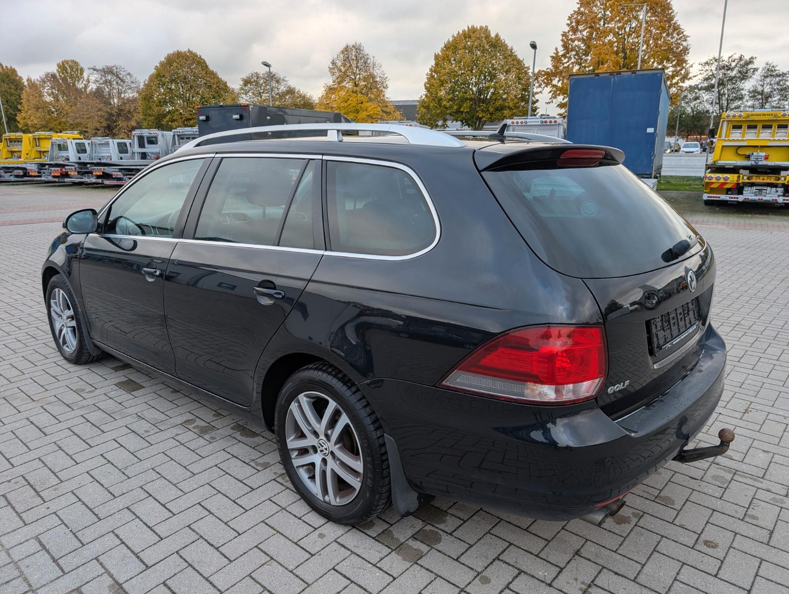 Volkswagen Golf 2011 — engine 1.390 cm³, 122 HP (90kW)