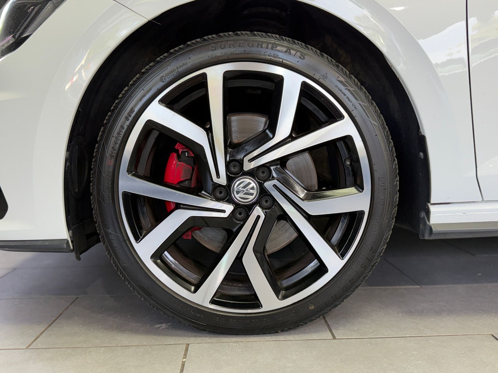 Fahrzeugabbildung Volkswagen Polo VI 2.0 TSI GTI |DSG|AUTOMATIK|LED