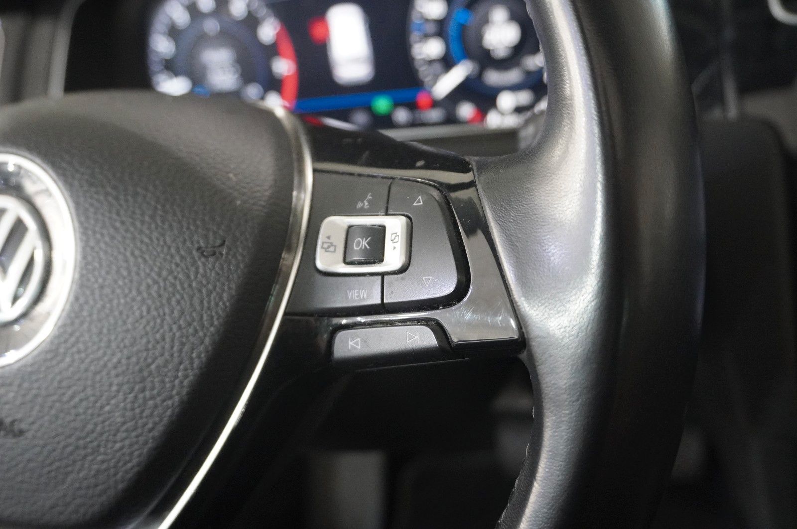 Fahrzeugabbildung Volkswagen Golf VII Vari. 1.5 TSI HIGHLINE DSG NAVI/LED/AHK