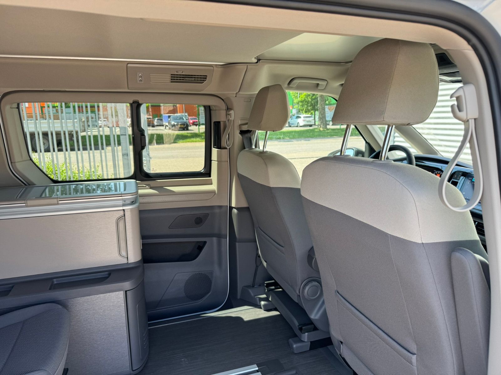 Fahrzeugabbildung Volkswagen T7 California Coast 2.0 TDI DSG Navi AHK