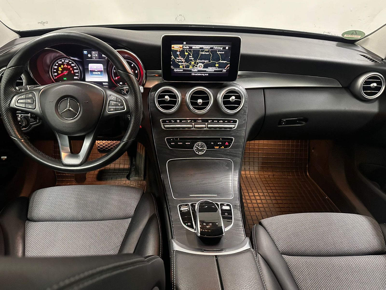 Fahrzeugabbildung Mercedes-Benz C 220 d 4MATIC T AVANTGARDE PANORAMA*DISTRO*