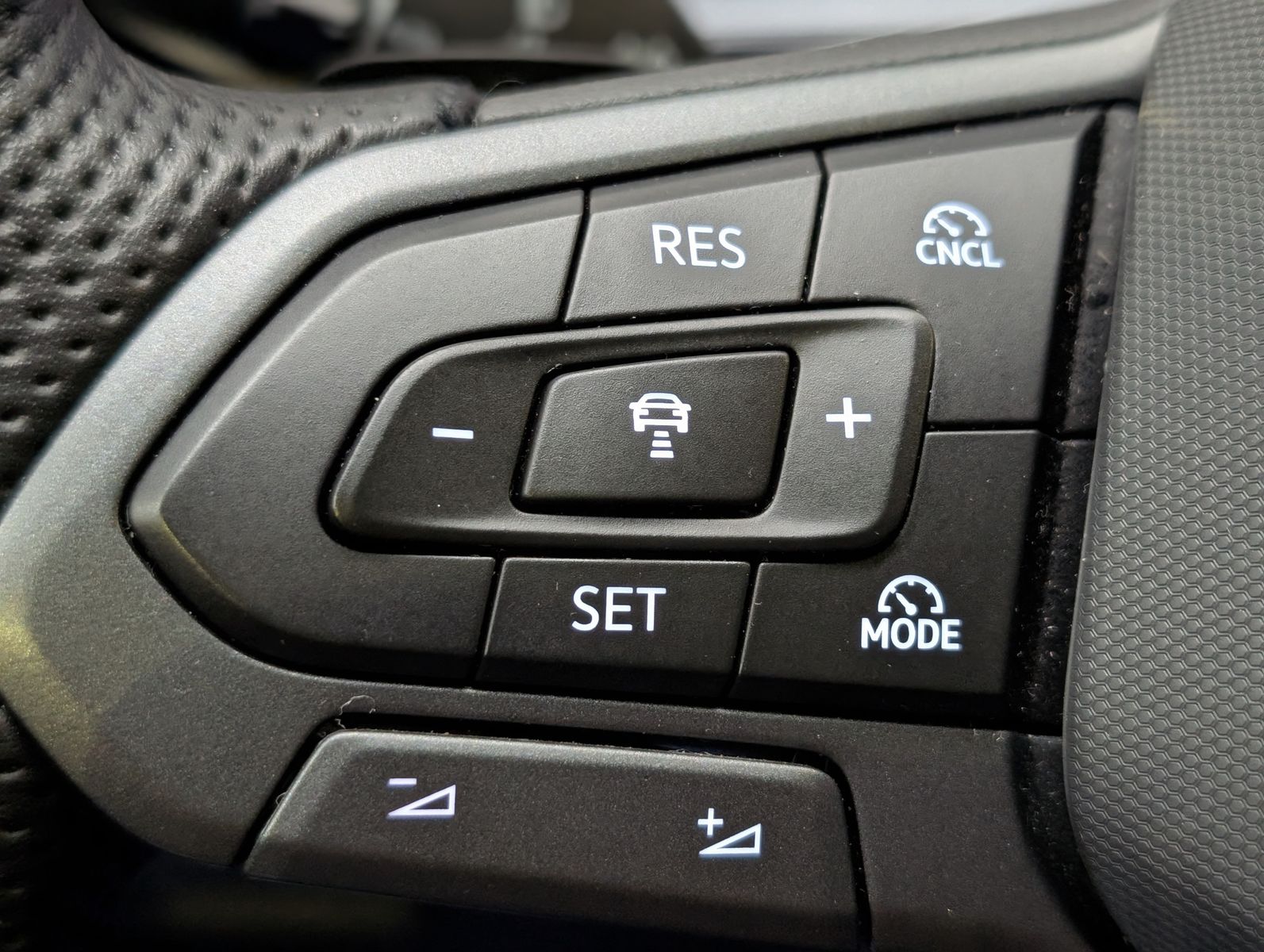 Fahrzeugabbildung Volkswagen Tayron 2.0TDI 4M R-Line 7-Sitz 360° H/K Pano AHK