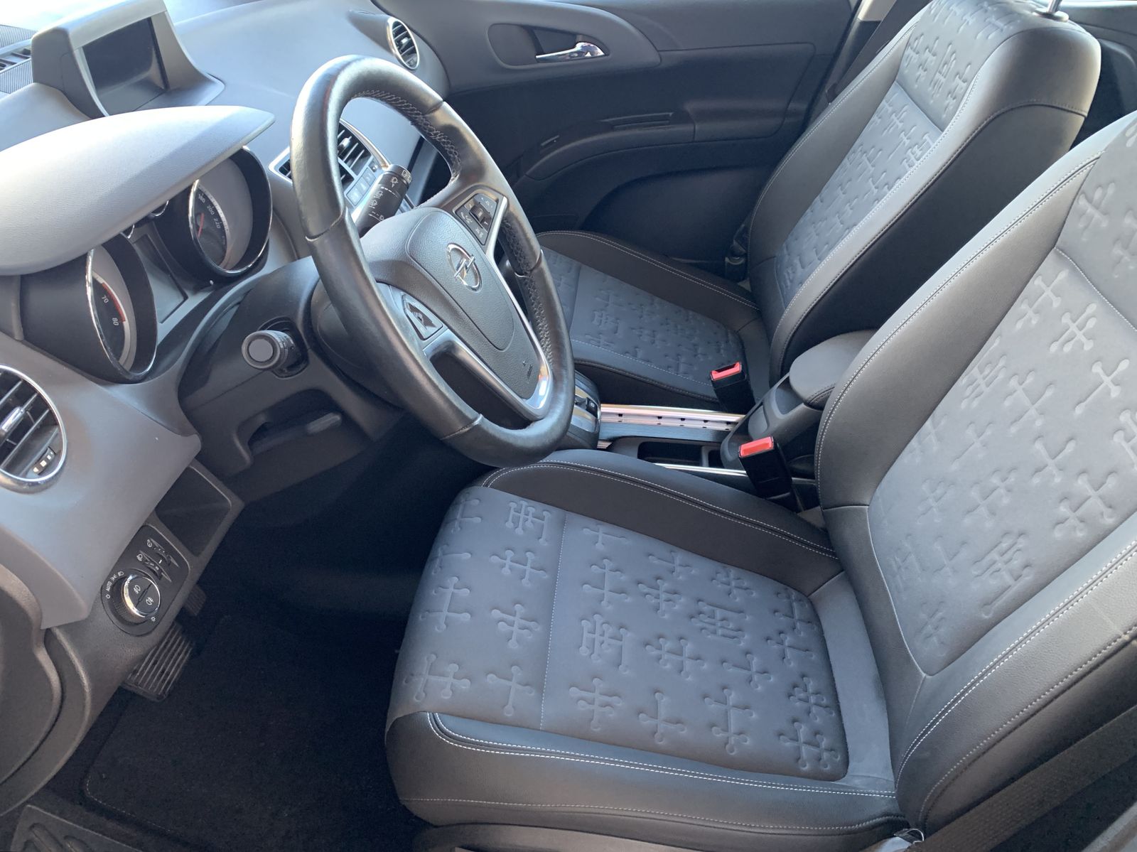 Fahrzeugabbildung Opel Meriva 1.4*Innovation*Pano*Temp*SHZ*LHZ*Navi*