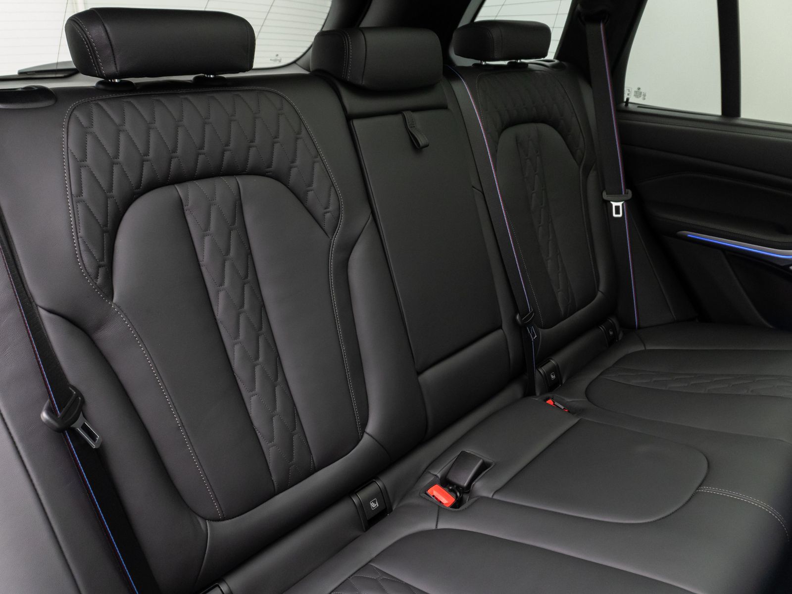 Fahrzeugabbildung BMW X5 M60i Panorama 360° B&W SoftCL Massage 22Zoll