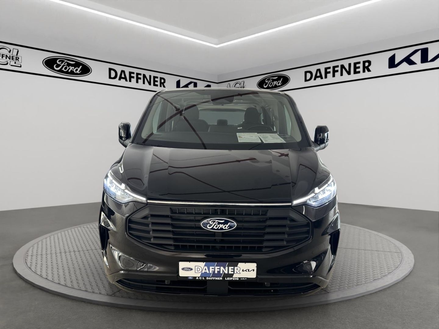Fahrzeugabbildung Ford Transit Custom Kombi 320 L1 FWD Limited