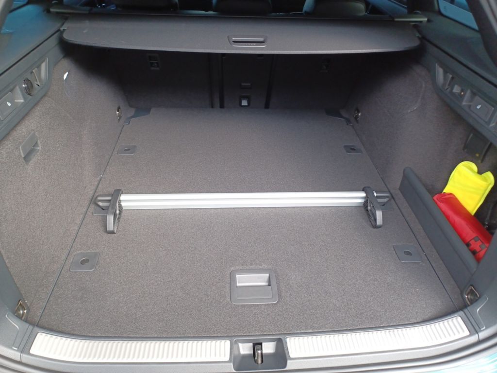 Fahrzeugabbildung Volkswagen Passat Variant 2.0 TDI 4Motion DSG R-Line Sthzg