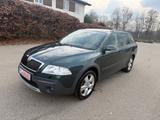 Skoda Octavia Combi Scout *4X4 *AHK *TEMP *SHZ *TÜV - Skoda Octavia aus 2008: Kombi