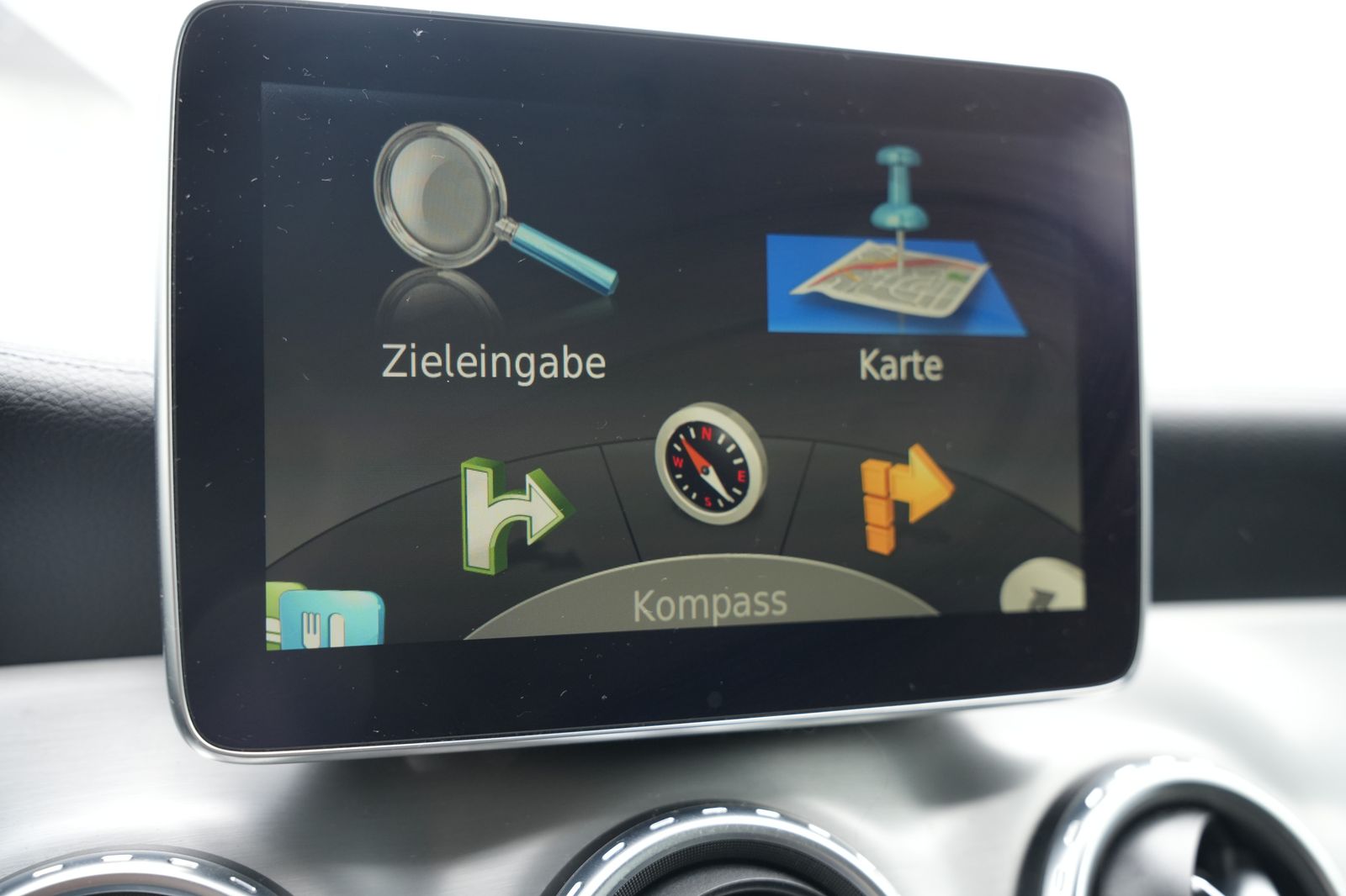 Fahrzeugabbildung Mercedes-Benz GLA 220 CDI 4Matic *AMG*SHZ*Navigation*