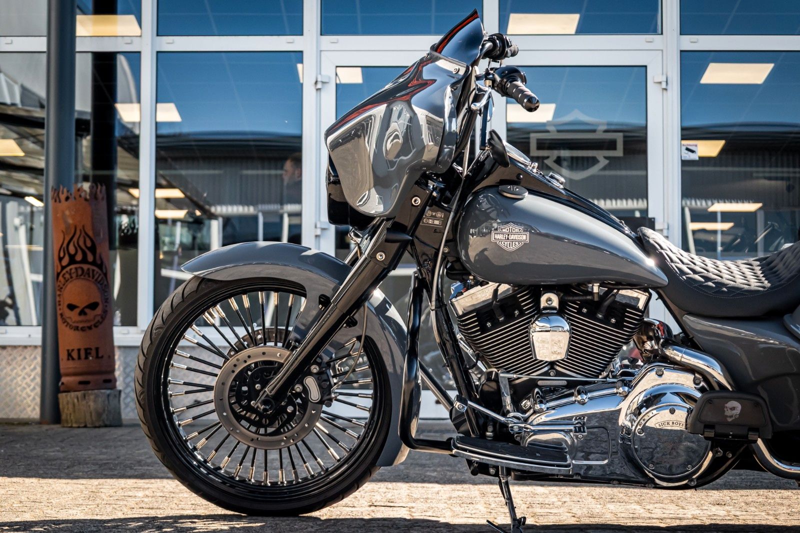 Fahrzeugabbildung Harley-Davidson FLHR ROAD KING  - Fairing - Jekill - 23"Umbau
