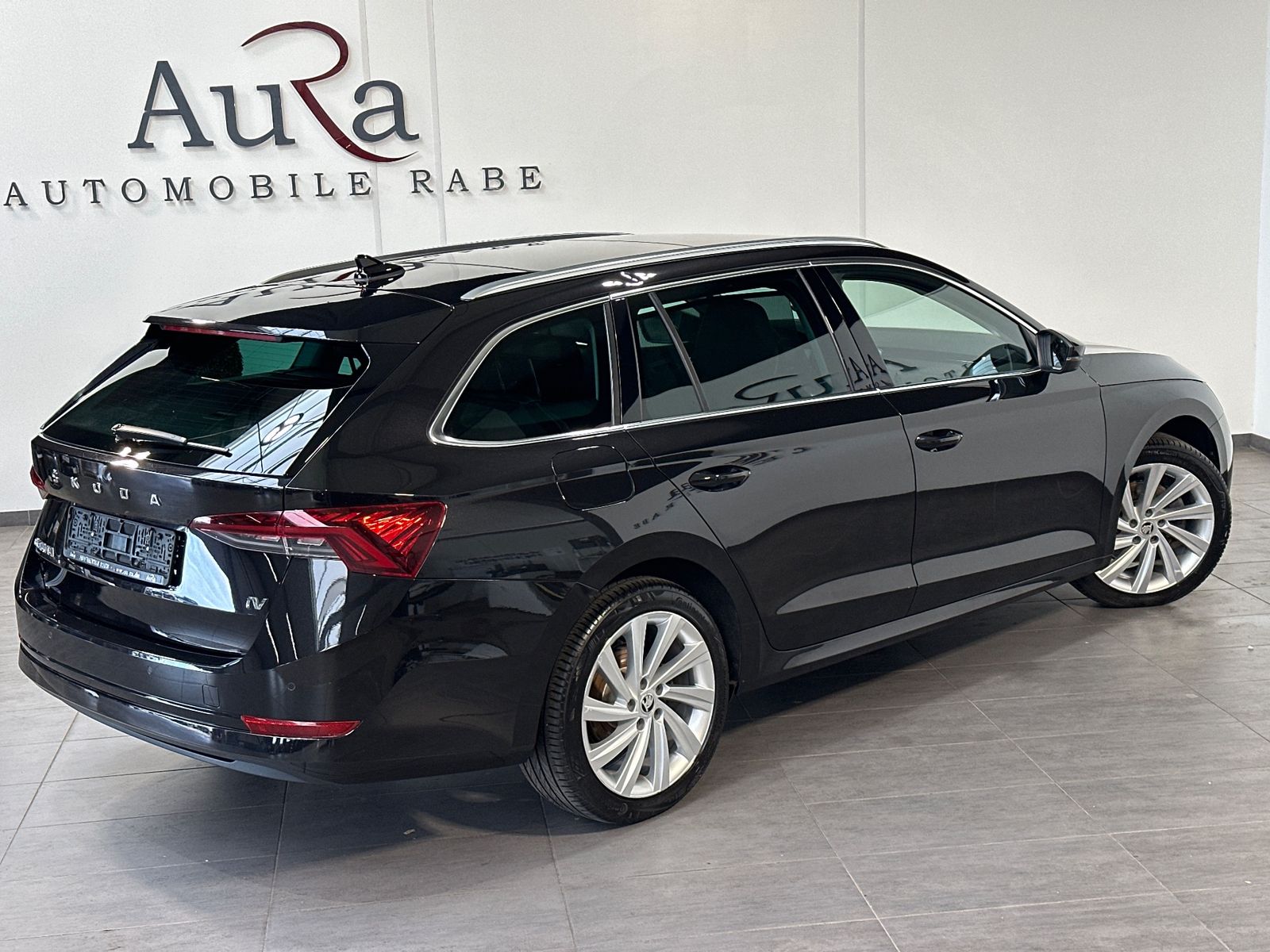 Fahrzeugabbildung SKODA Octavia Combi 1.4 TSI iV DSG Style NAV+LED+HUD
