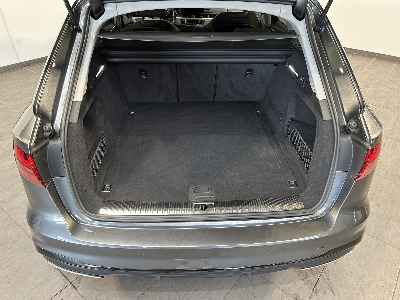 Fahrzeugabbildung Audi A4 Avant 40 TDI S-Line NAV+LED+PANO+DSP+19ZO+PP