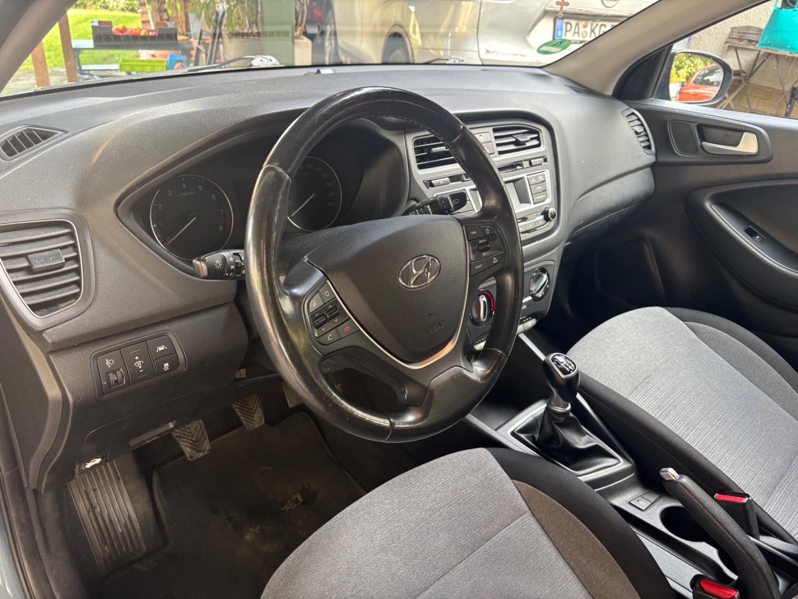 Hyundai i20 2015 — photo 10