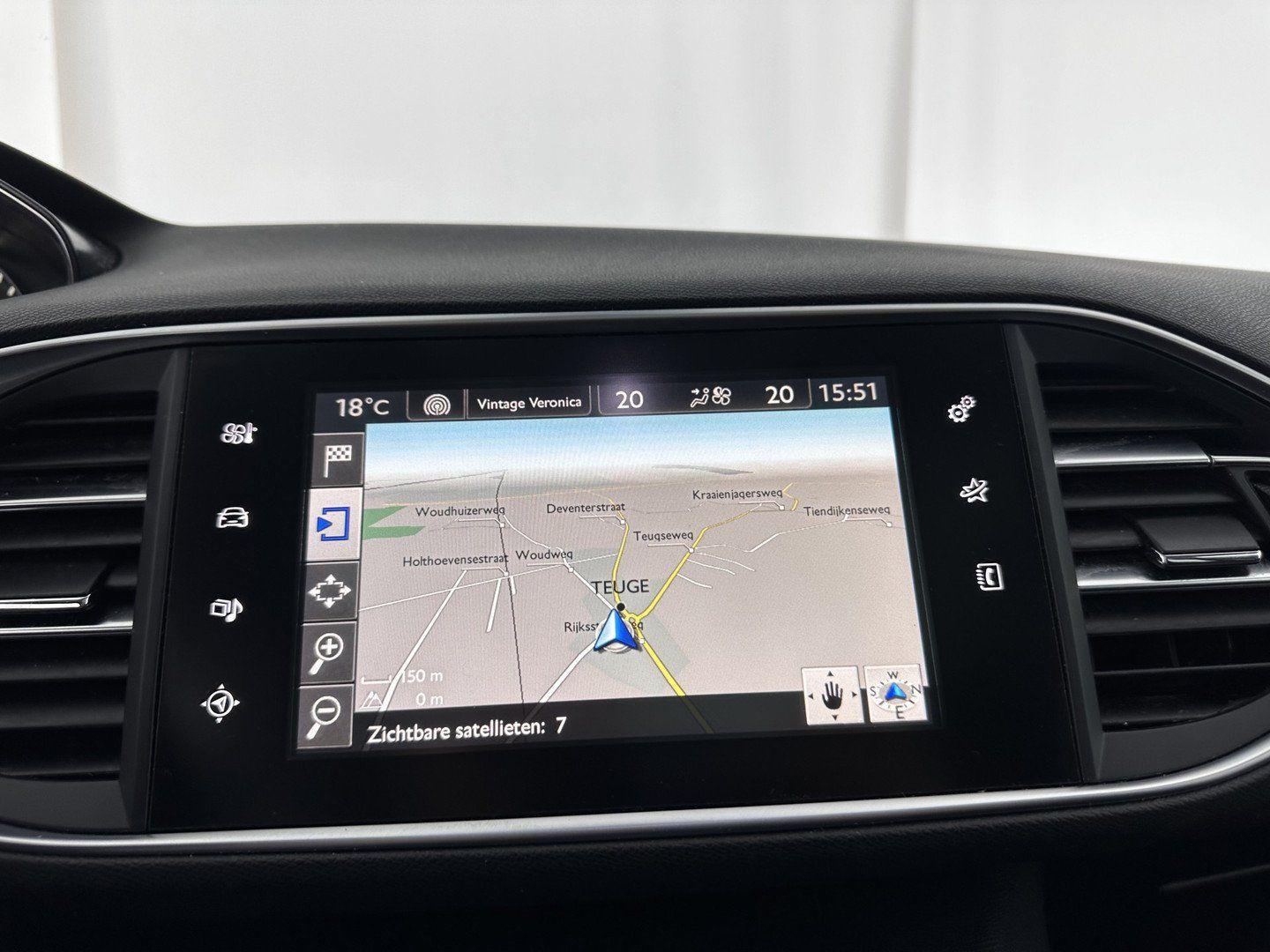 Peugeot 308 2015 — photo 12