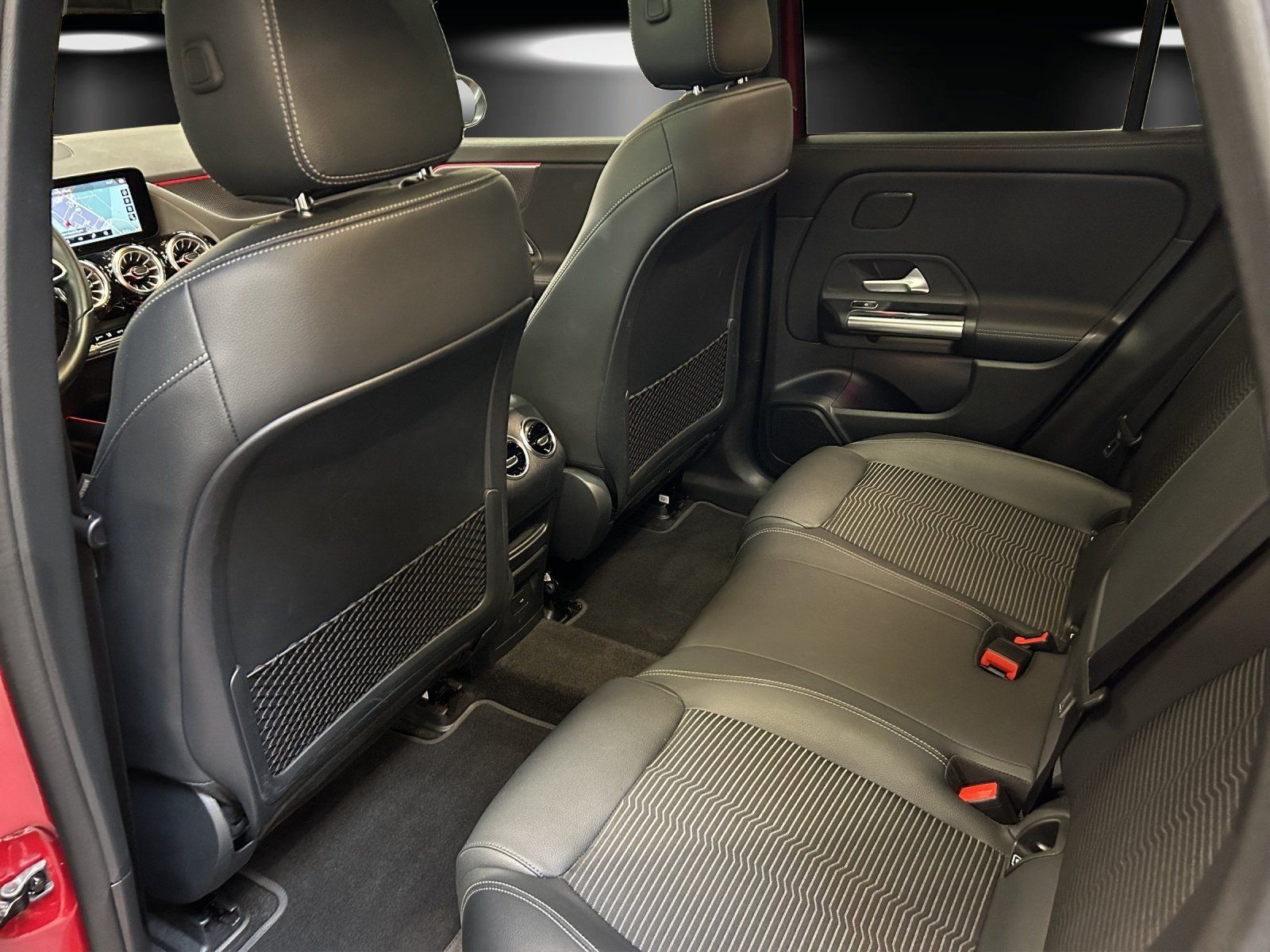 Fahrzeugabbildung Mercedes-Benz EQA250 Prog DISTRO Pano Memo Hifi 360°KeyGo Busi