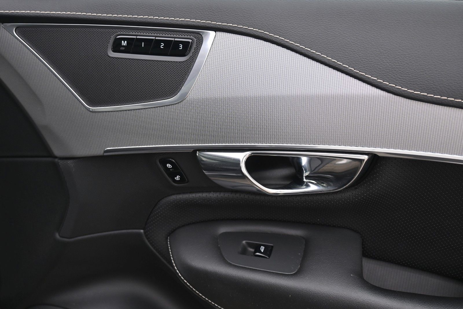 Fahrzeugabbildung Volvo XC90 D5 AWD*R Design*LUFT*PANO*7Si*LED