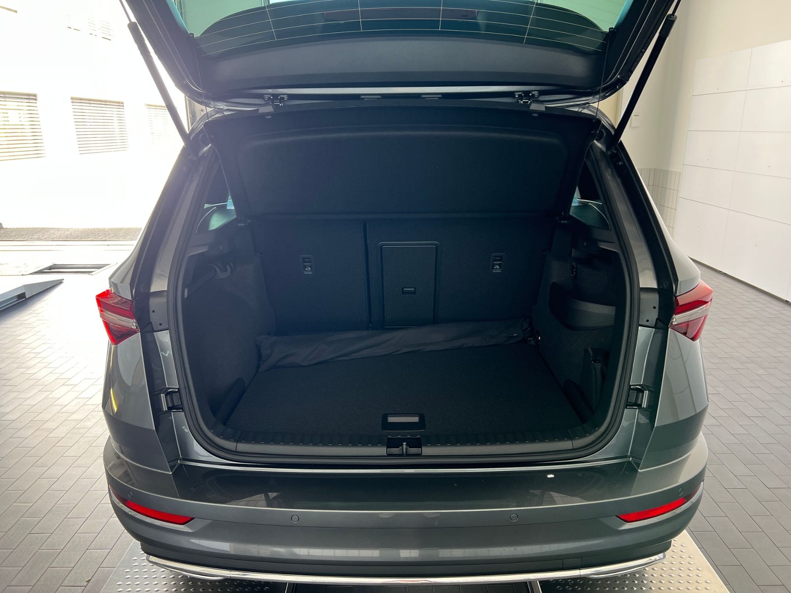Fahrzeugabbildung SKODA Karoq Sportline 2.0 TDI DSG *AHK,Navi,TravelAssi