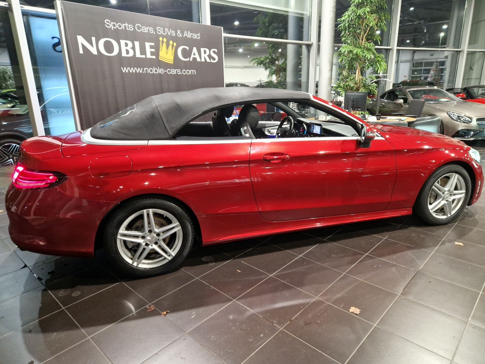 Fahrzeugabbildung Mercedes-Benz C 300 Cabrio AMG Line HUD LED NAV SHZ RFK 18"