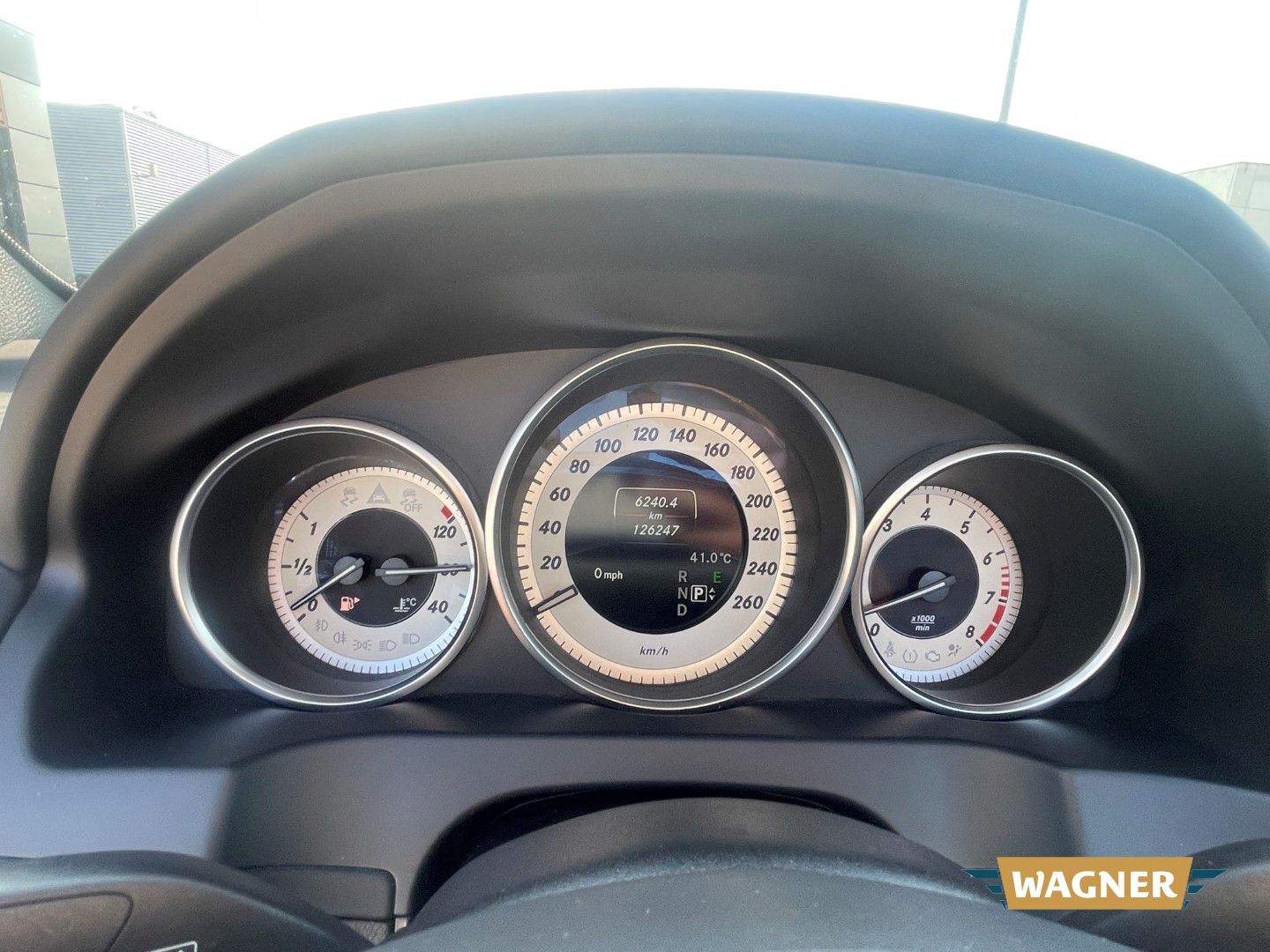 Fahrzeugabbildung Mercedes-Benz E 400 Cabrio AMG Paket Sportsitze