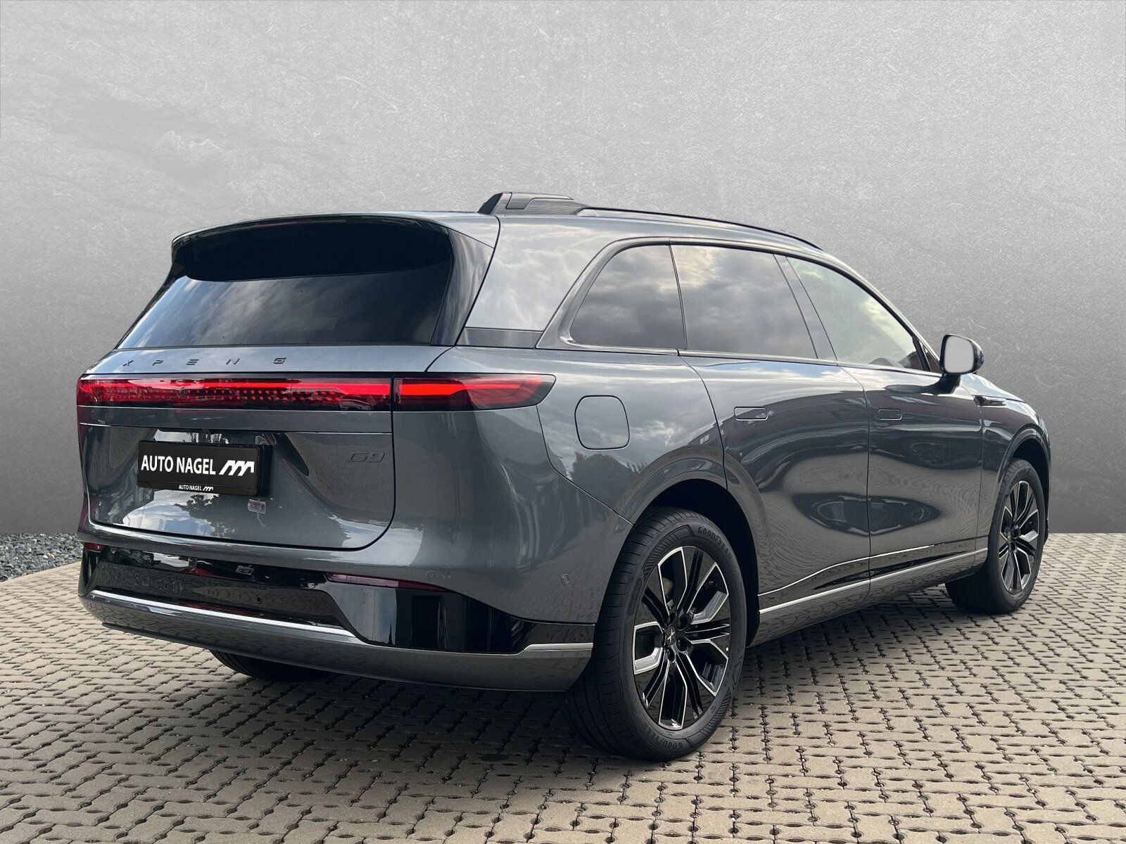 XPENG G9