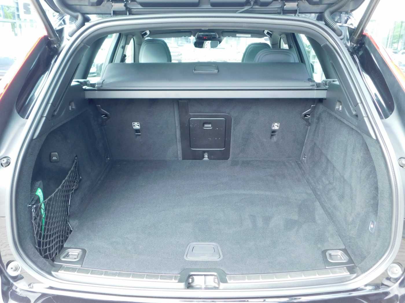 Fahrzeugabbildung Volvo XC60 Diesel B4 D AWD R-Design '21'-Zoll, AHK, PA