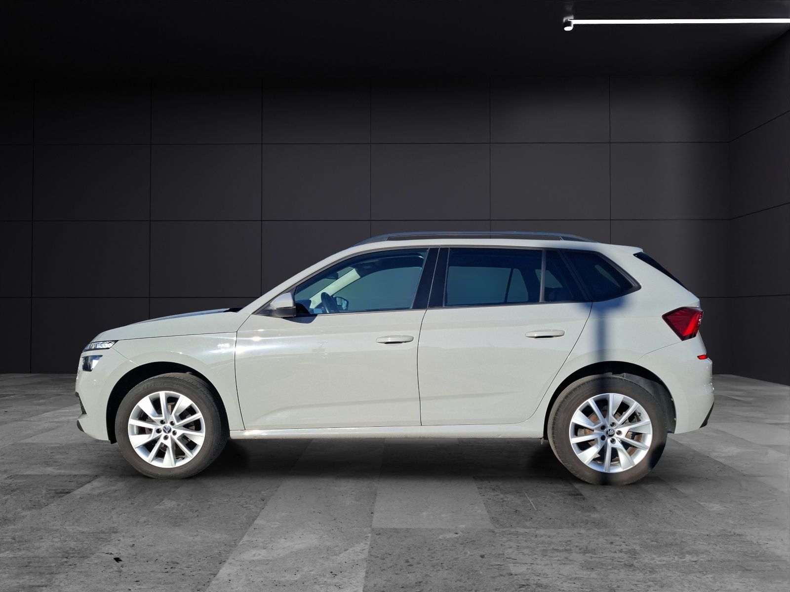 Fahrzeugabbildung SKODA Kamiq TSI Clever LED Navi VC GRA PDC SH LM