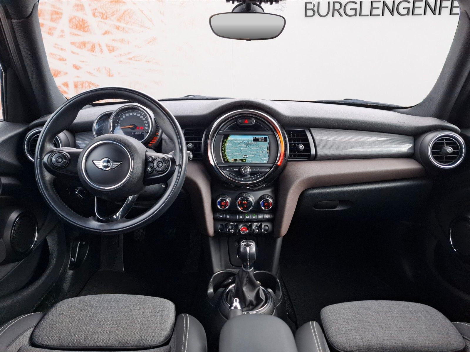 Fahrzeugabbildung MINI 5-trg.  ! NAVI ! SHZ ! PDC !