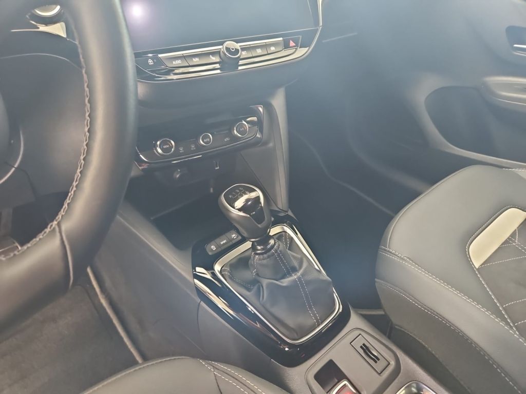 Fahrzeugabbildung Opel 1.2 Turbo Ultimate, Alcantara, Navi, Matrix