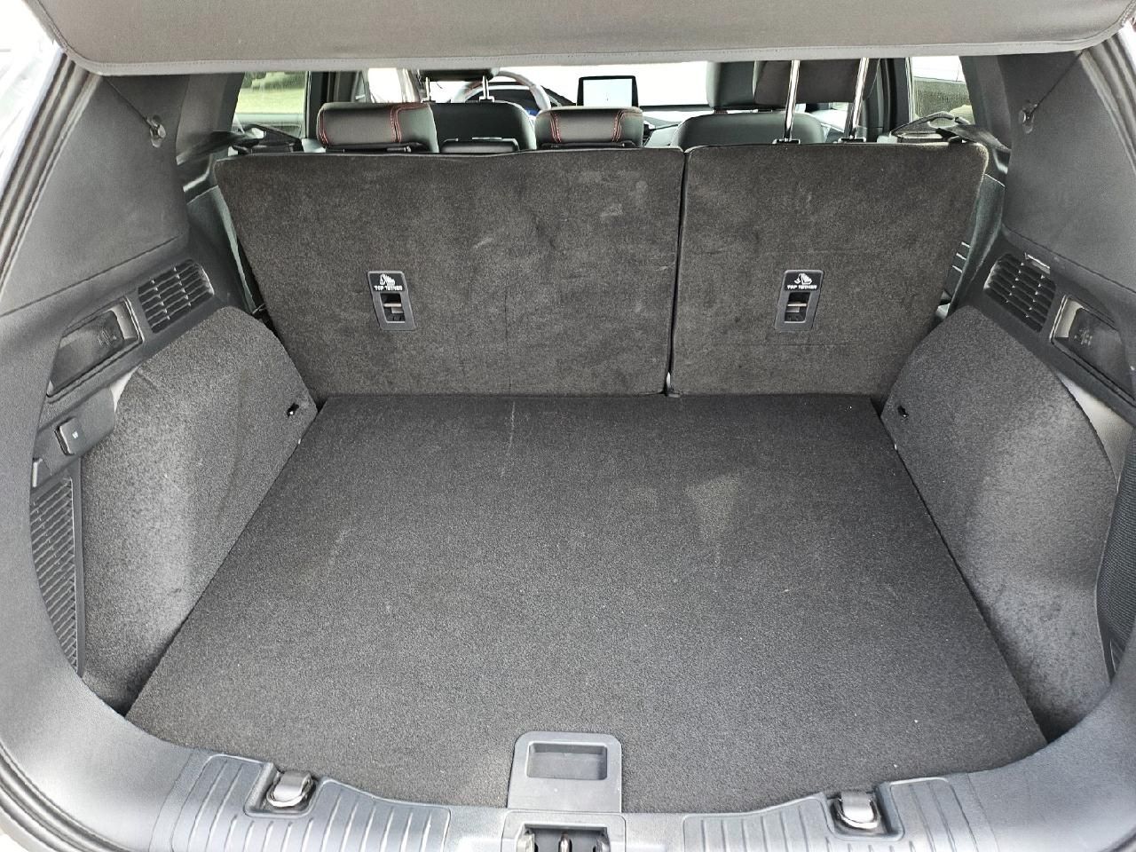 Fahrzeugabbildung Ford Kuga Plug-In Hybrid Navi, Winterpaket
