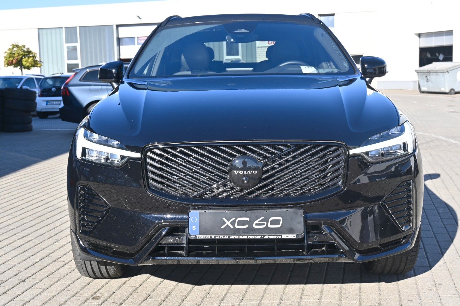 Fahrzeugabbildung Volvo XC60 B5 AWD Plus Black Edition*FSHZG*PANO*360°*