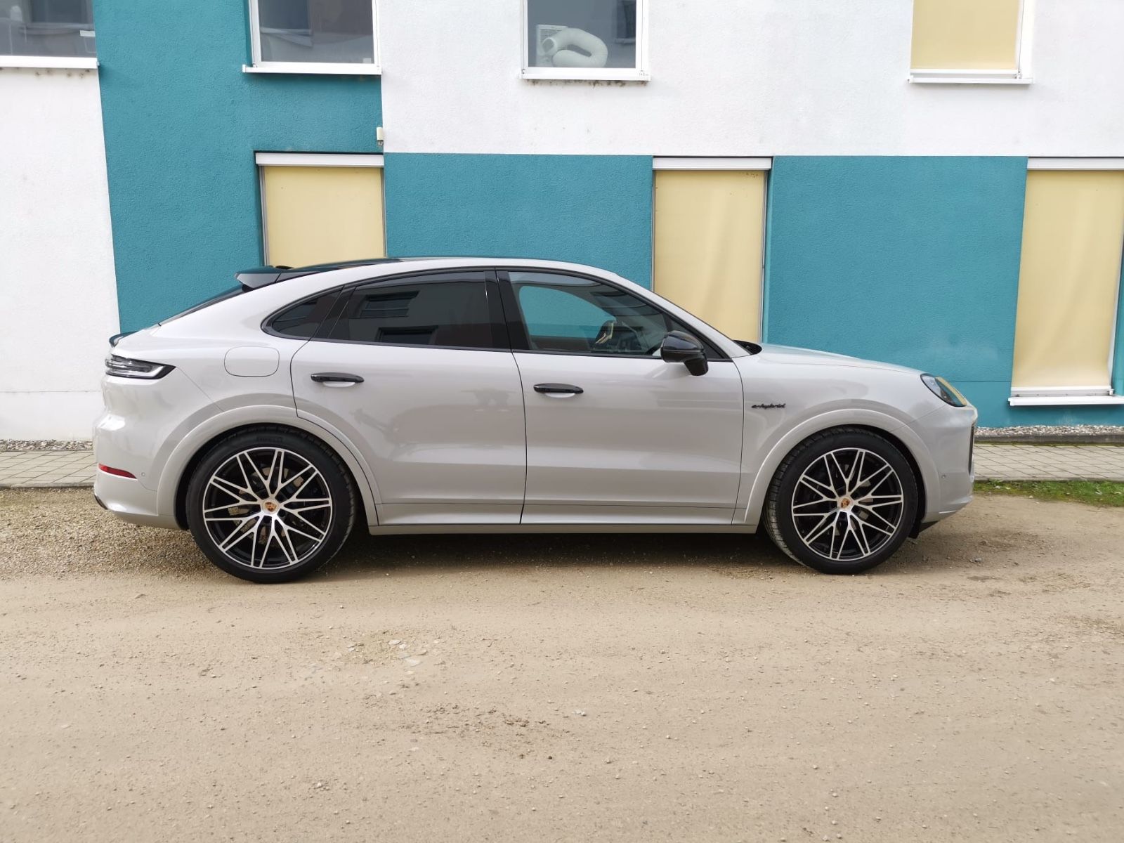 Porsche Cayenne E-Hybrid Coupe*SportDesign*KREIDE*BEIGE* imagem 2