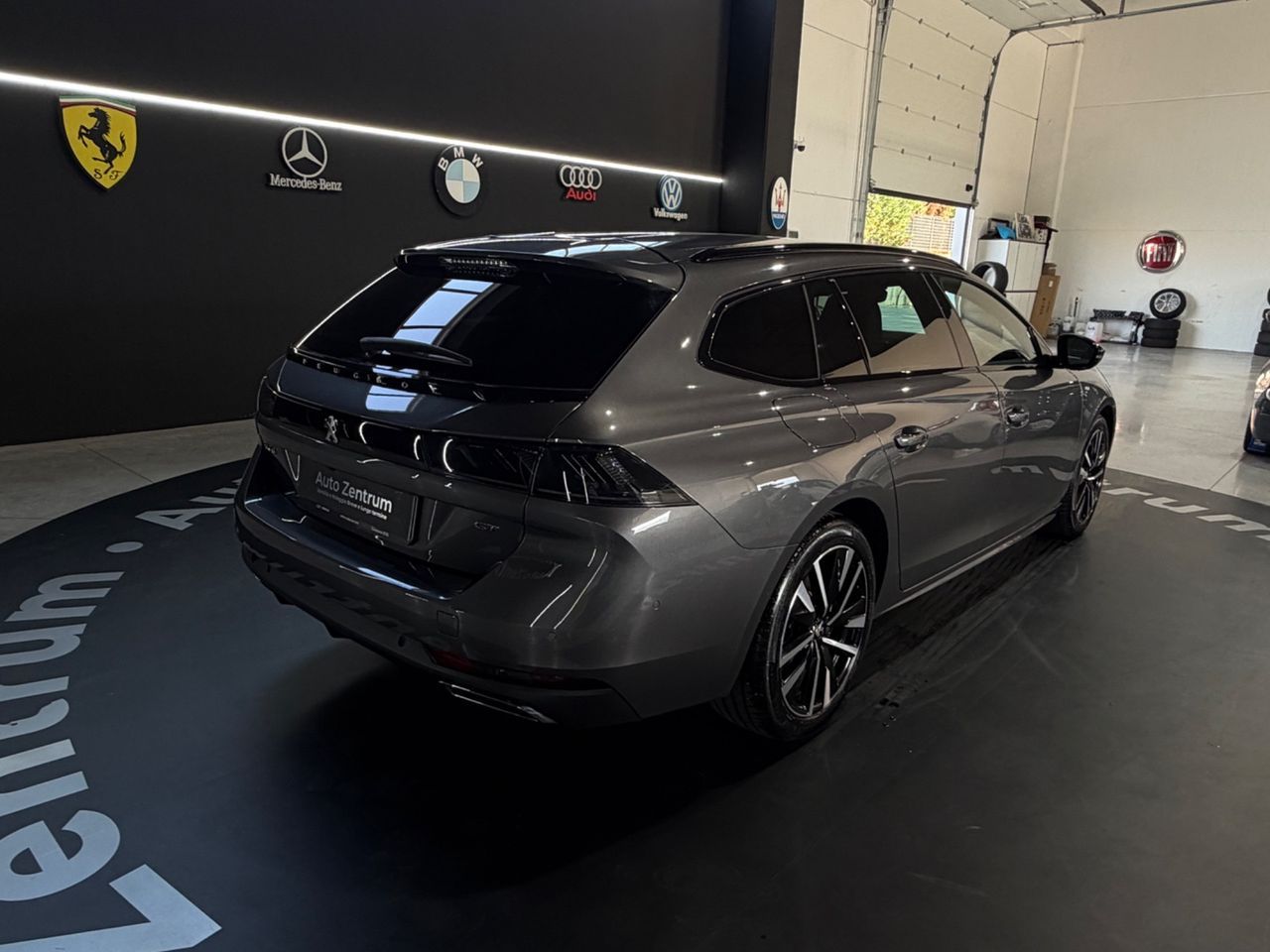 Peugeot 508 BlueHDi 130 Stop&Start EAT8 SW Activ imagem 3