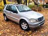 Mercedes-Benz Mercedes ML 270CDi von Puch, Schaltgetrieb... - gebrauchte Mercedes-Benz ML-Klasse aus dem Jahr 2000