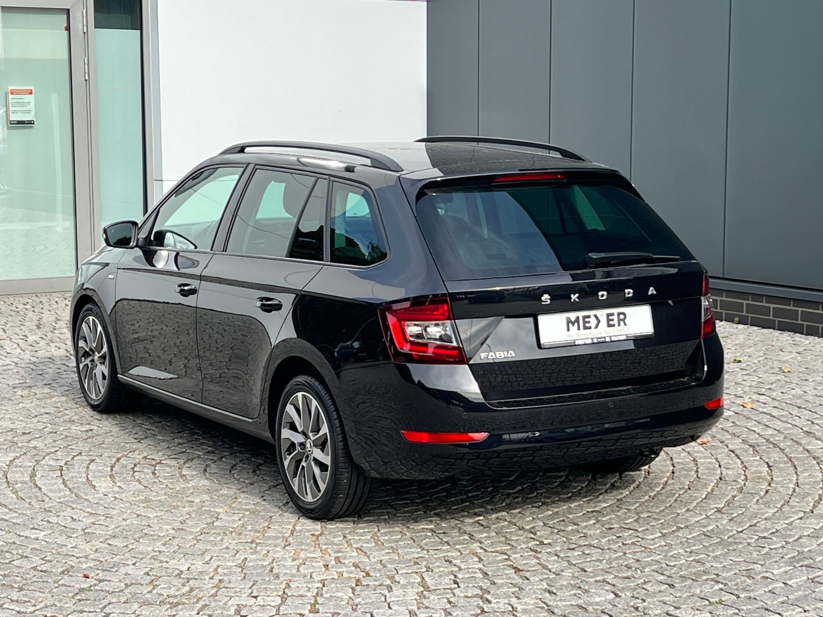 Fahrzeugabbildung SKODA Fabia Combi Clever Best of 1.0 TSI *Bi-LED, Pano