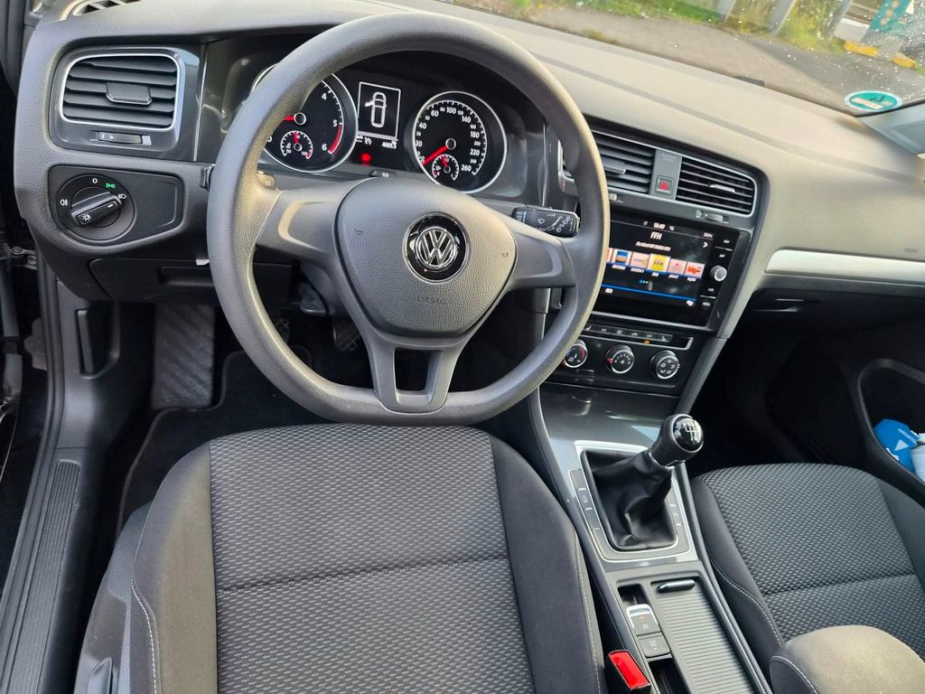 Image of Volkswagen Golf