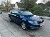 Skoda Octavia 1.8 TSI DSG Style Combi Standheizung - Skoda Octavia mit Benzin-Antrieb: Kombi, 1.8