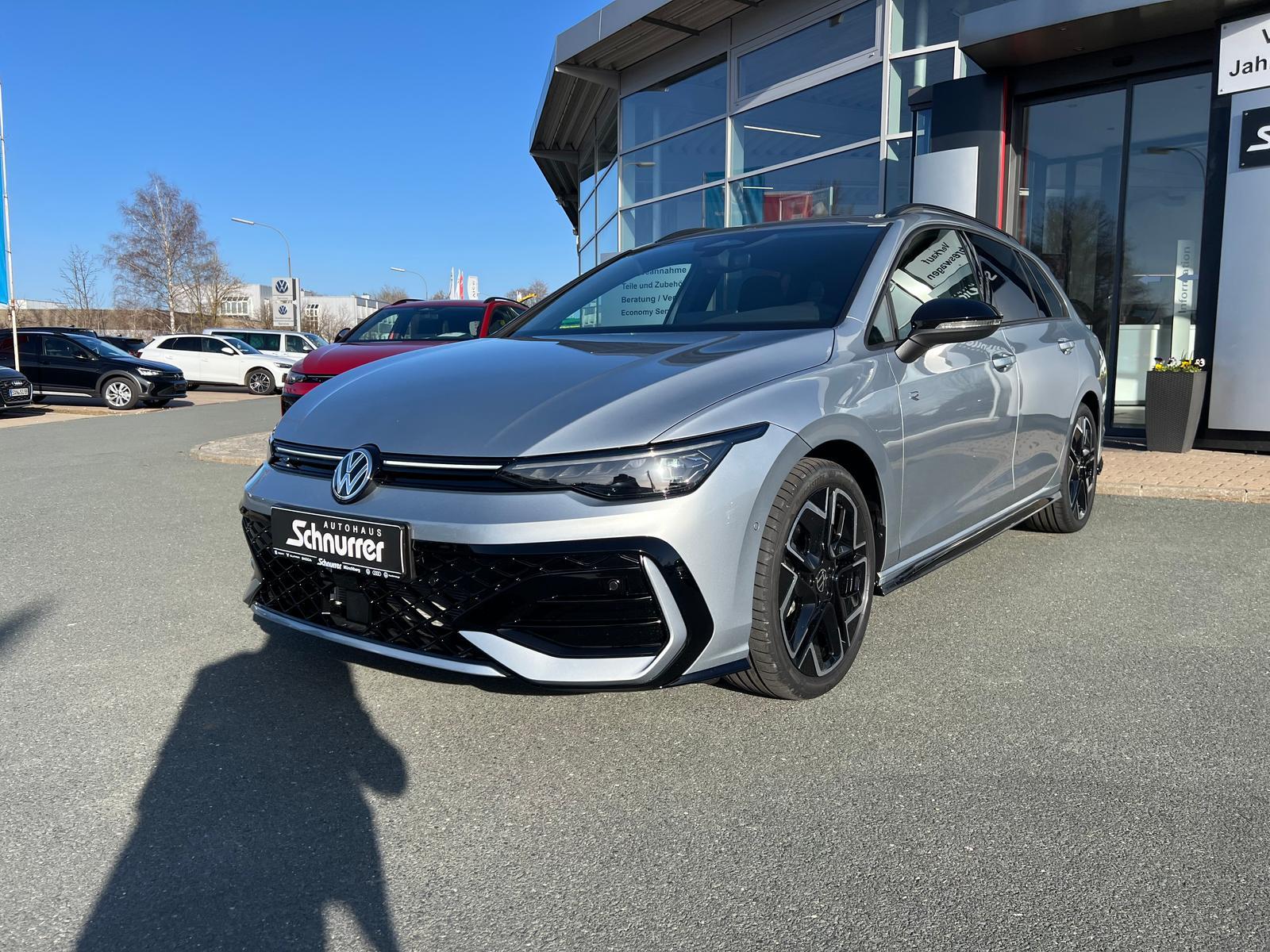 Volkswagen Golf Var 1.5 eTSI DSG R-Line+Garantie+Matrix+AHK