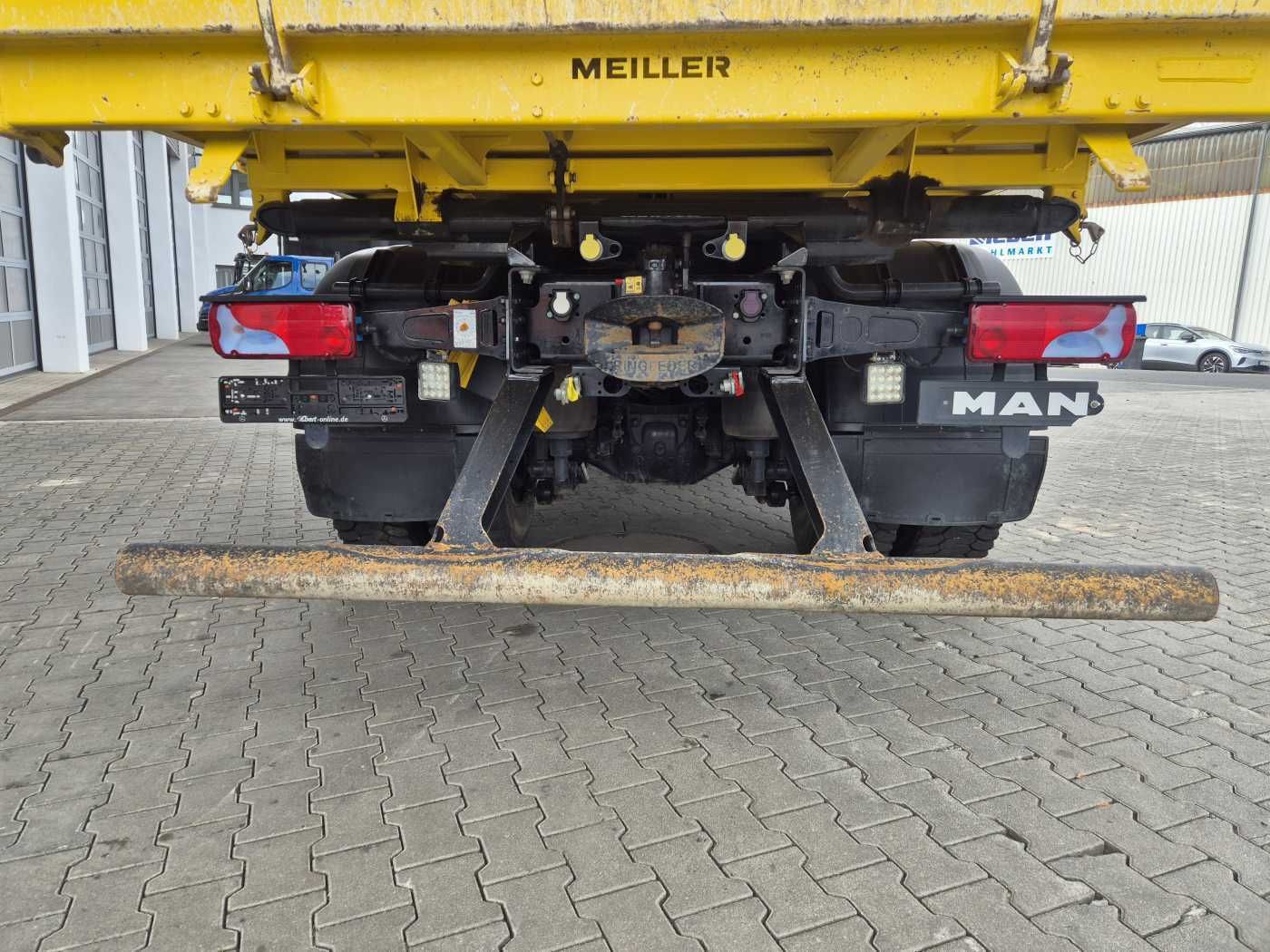 Fahrzeugabbildung MAN TGS 18.430 4x4 BL Kran HMF 1130K-RCS Funk AHK