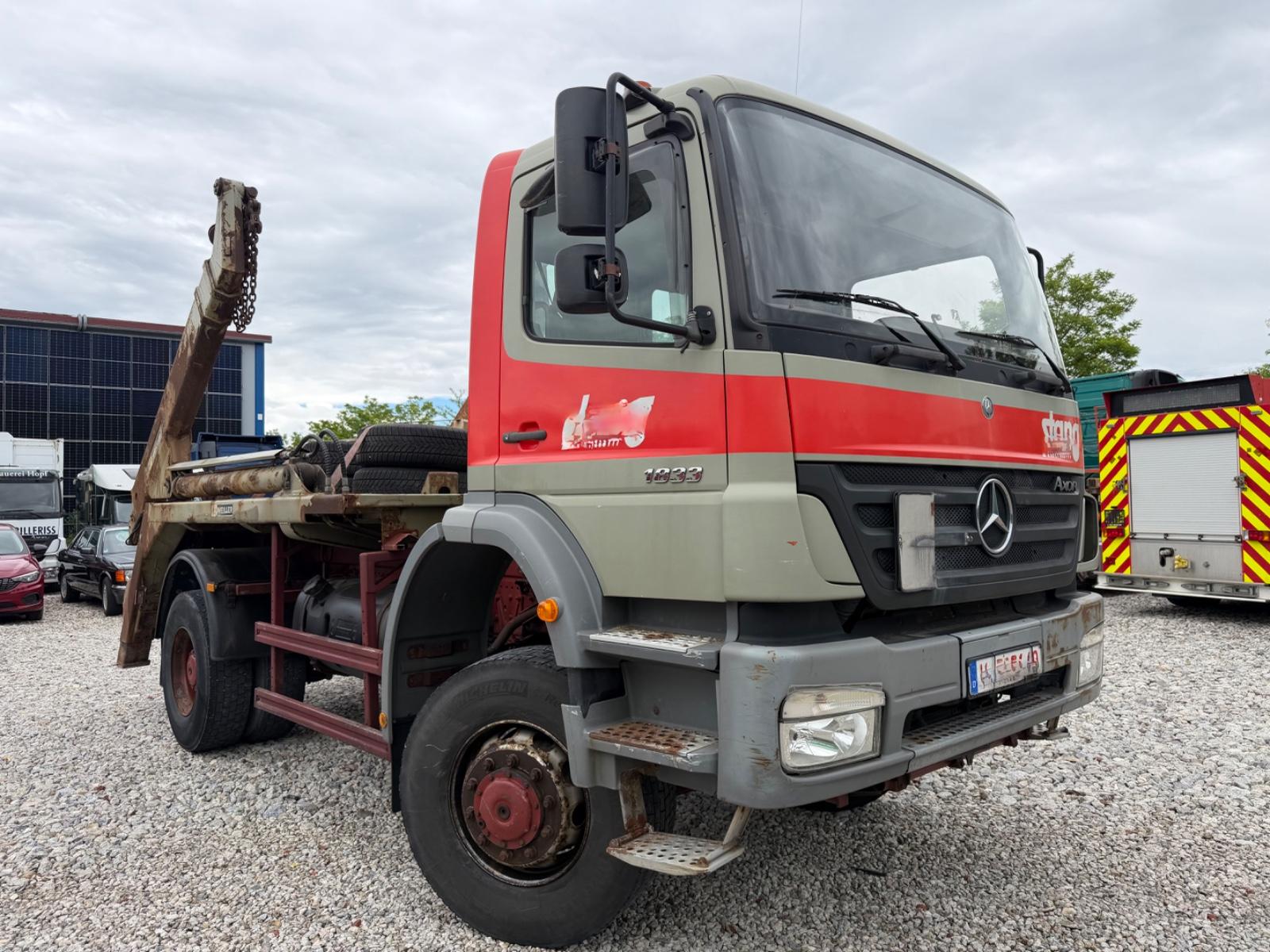 Mercedes-Benz 1833.   4x4
