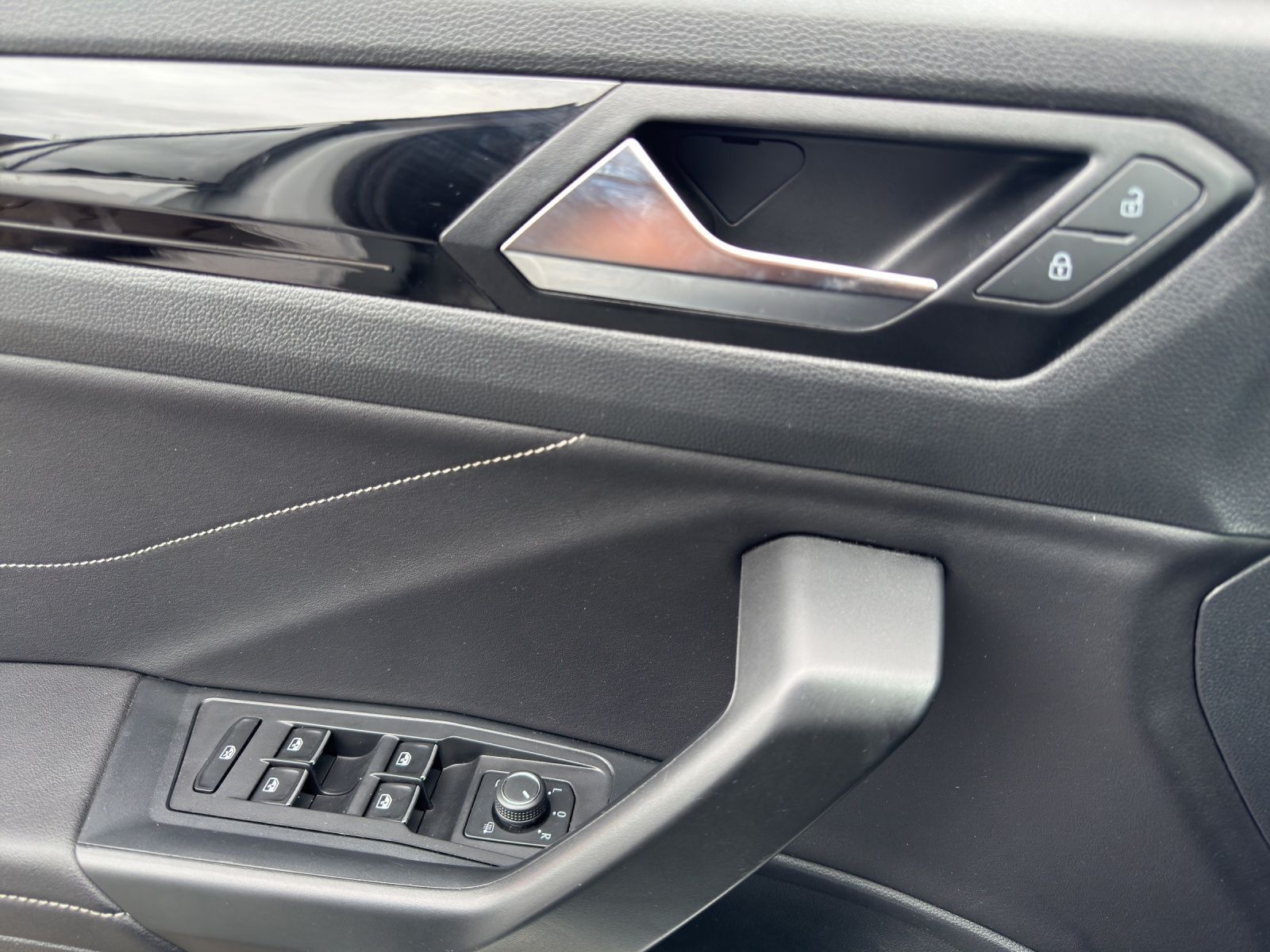Volkswagen T-Roc - Bild 8