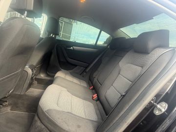 Volkswagen Passat - 10