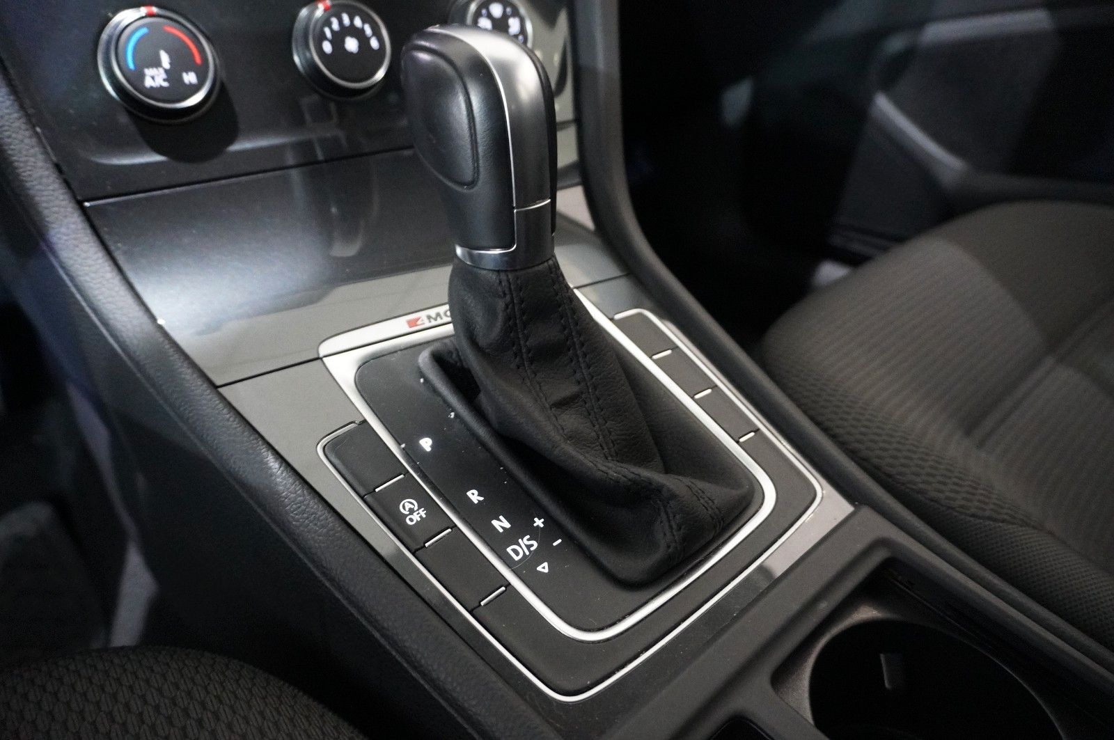 Fahrzeugabbildung Volkswagen Golf VII VARI. 2.0D COMFORT. 4M NAVI/KAMERA/AHK