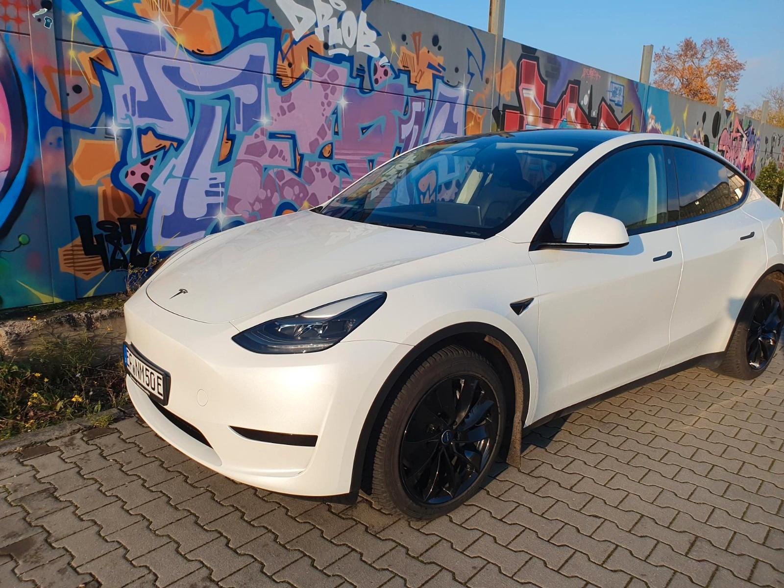 Tesla RWD, AHK, BYD-Akku, Allwetterreifen, SOH 93,6 %