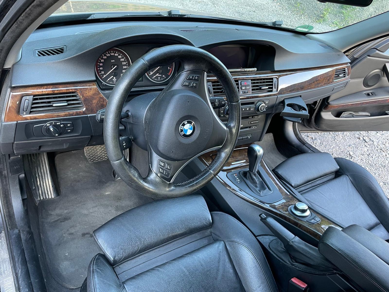 BMW 335 2007 — interior